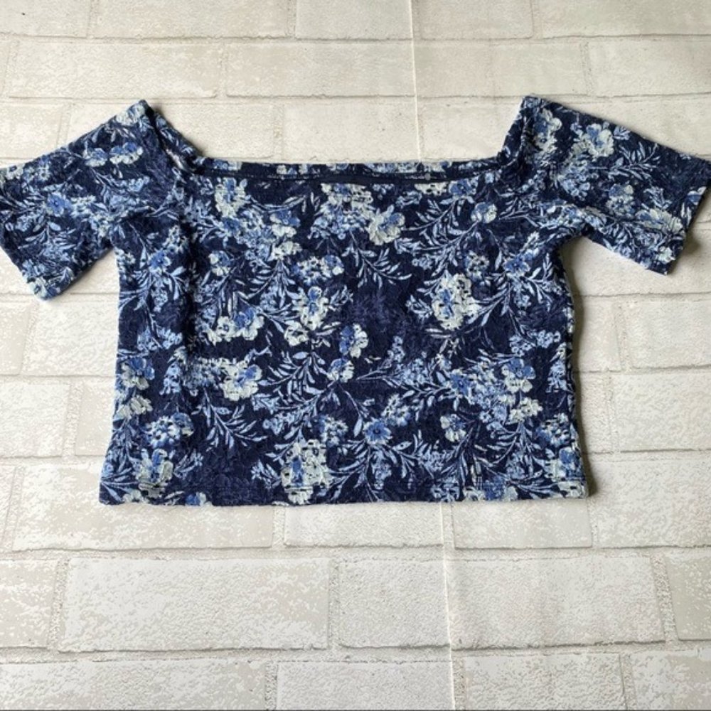 NWOT Hollister Floral Print‎ Cropped Top Size L